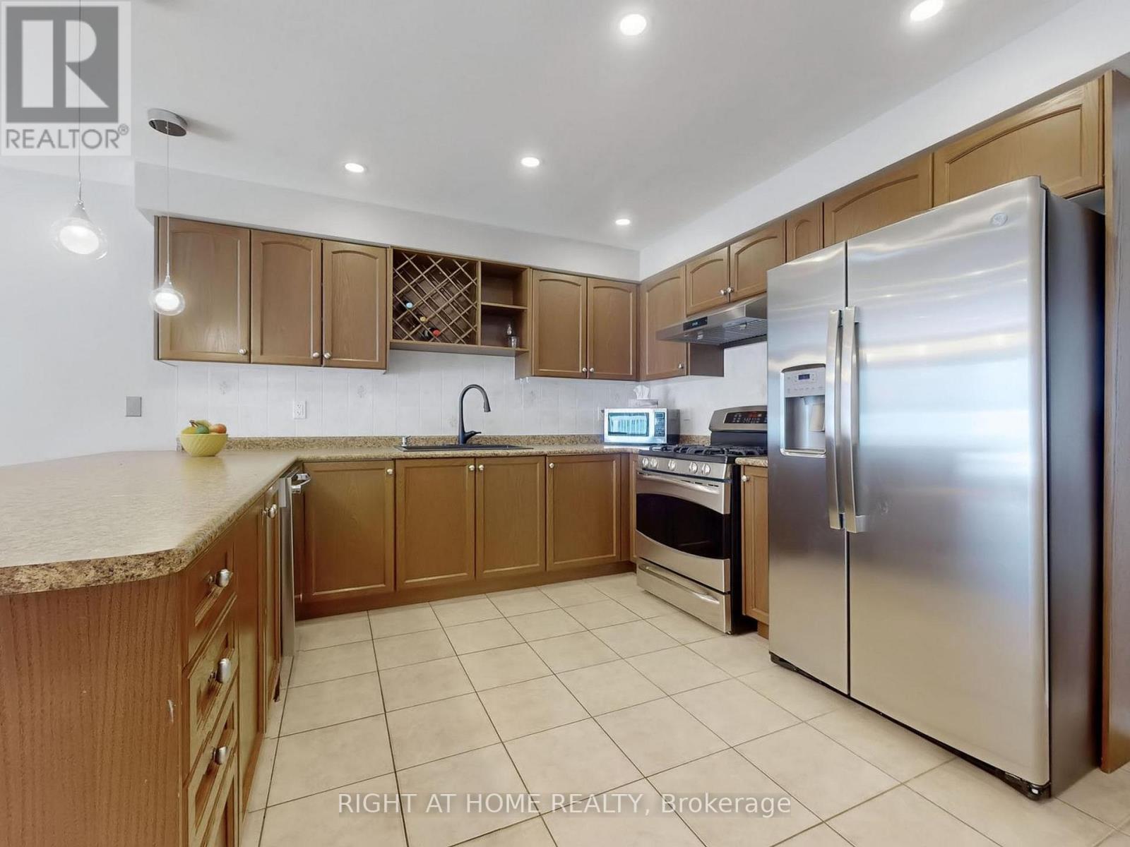 49 Wilkes Crescent, Toronto, Ontario  M1L 0B4 - Photo 14 - E12752016