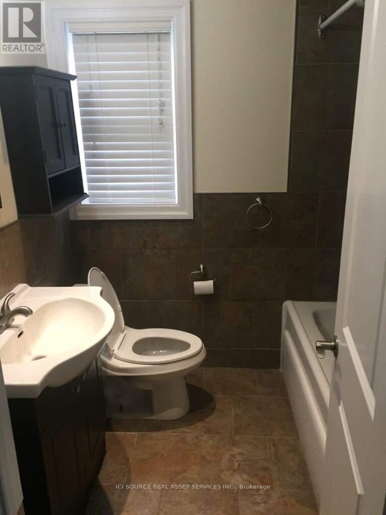 Main Fl - 17 Hubert Avenue, Toronto, Ontario  M1K 1Z7 - Photo 5 - E12752030