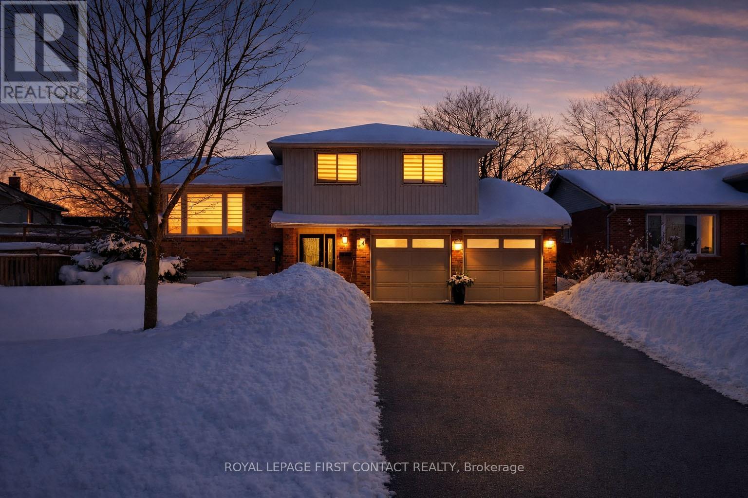 4 GRAND PLACE, barrie (allandale heights), Ontario