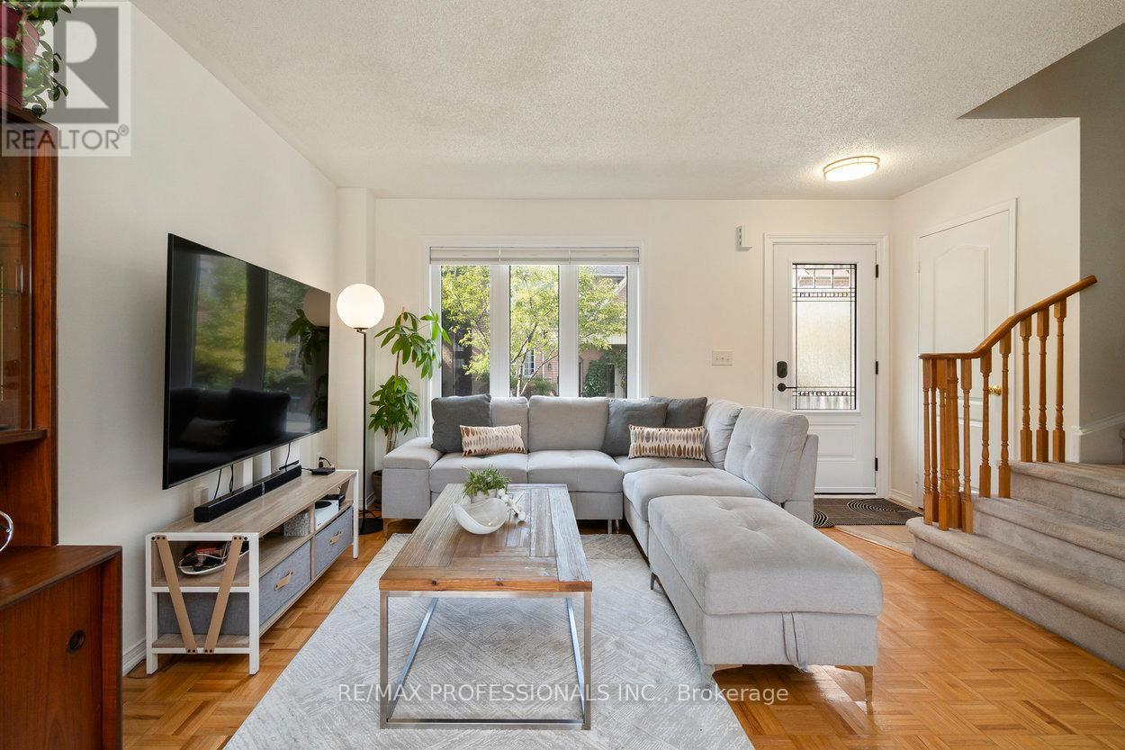 47 Tarragona Boulevard, Toronto (Junction Area), Ontario  M6N 5C2 - Photo 3 - W12751962