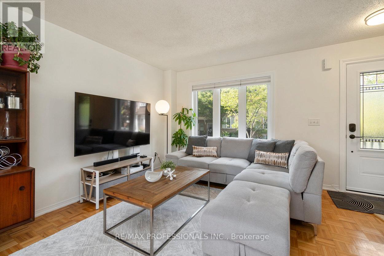 47 Tarragona Boulevard, Toronto (Junction Area), Ontario  M6N 5C2 - Photo 4 - W12751962