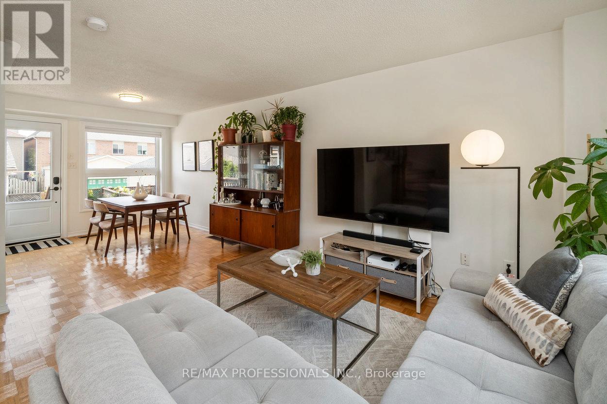 47 Tarragona Boulevard, Toronto (Junction Area), Ontario  M6N 5C2 - Photo 7 - W12751962