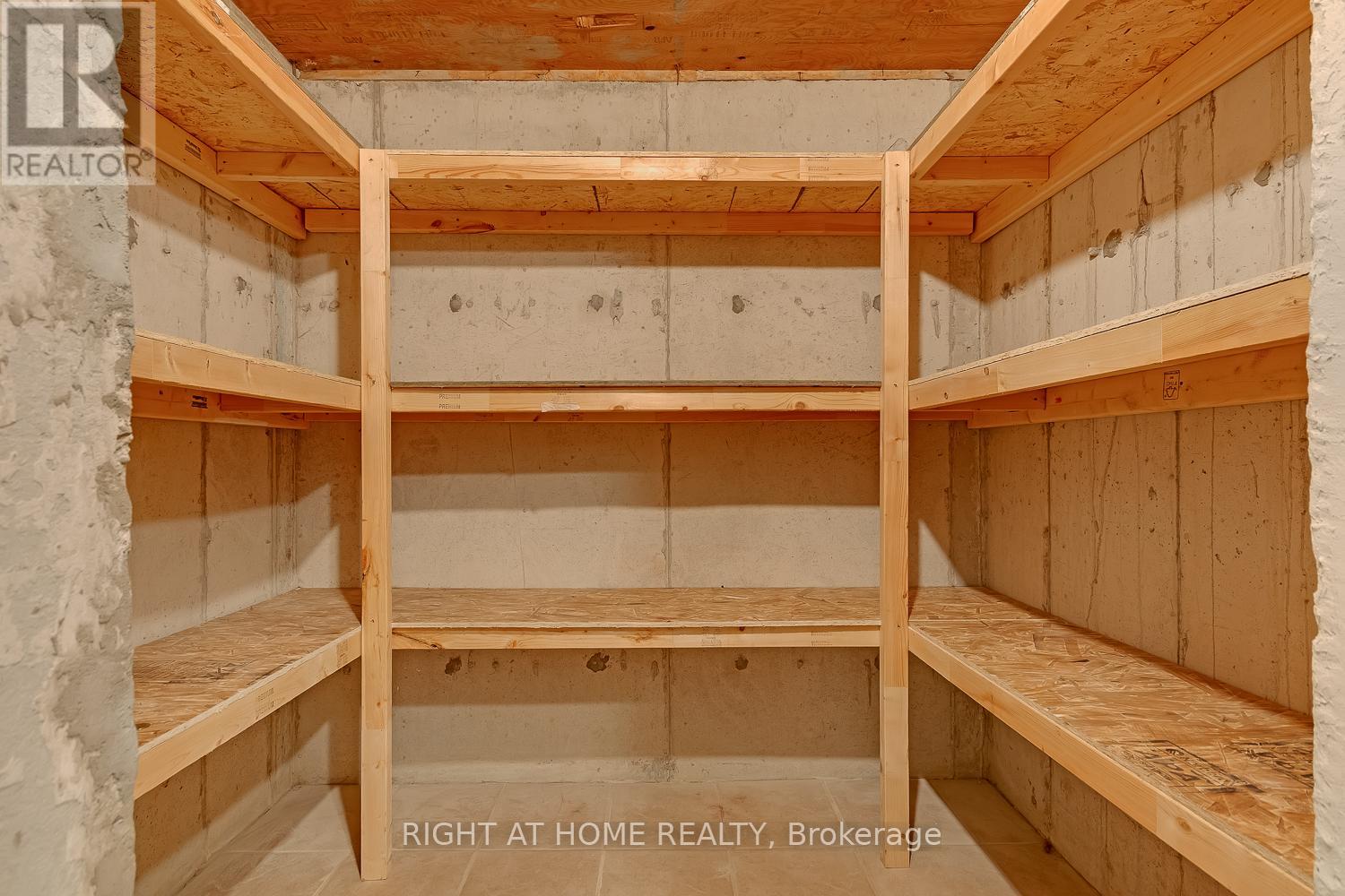 5268 Floral Hill Crescent, Mississauga (East Credit), Ontario  L5V 1V4 - Photo 12 - W12751732