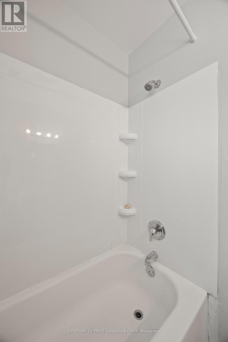 664 Cheapside Street, London East, Ontario  N5Y 3Y2 - Photo 4 - X12750844