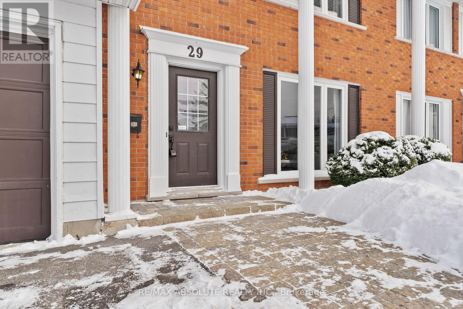 29 Bentworth Crescent, Ottawa, Ontario  K2G 3X1 - Photo 2 - X12752056