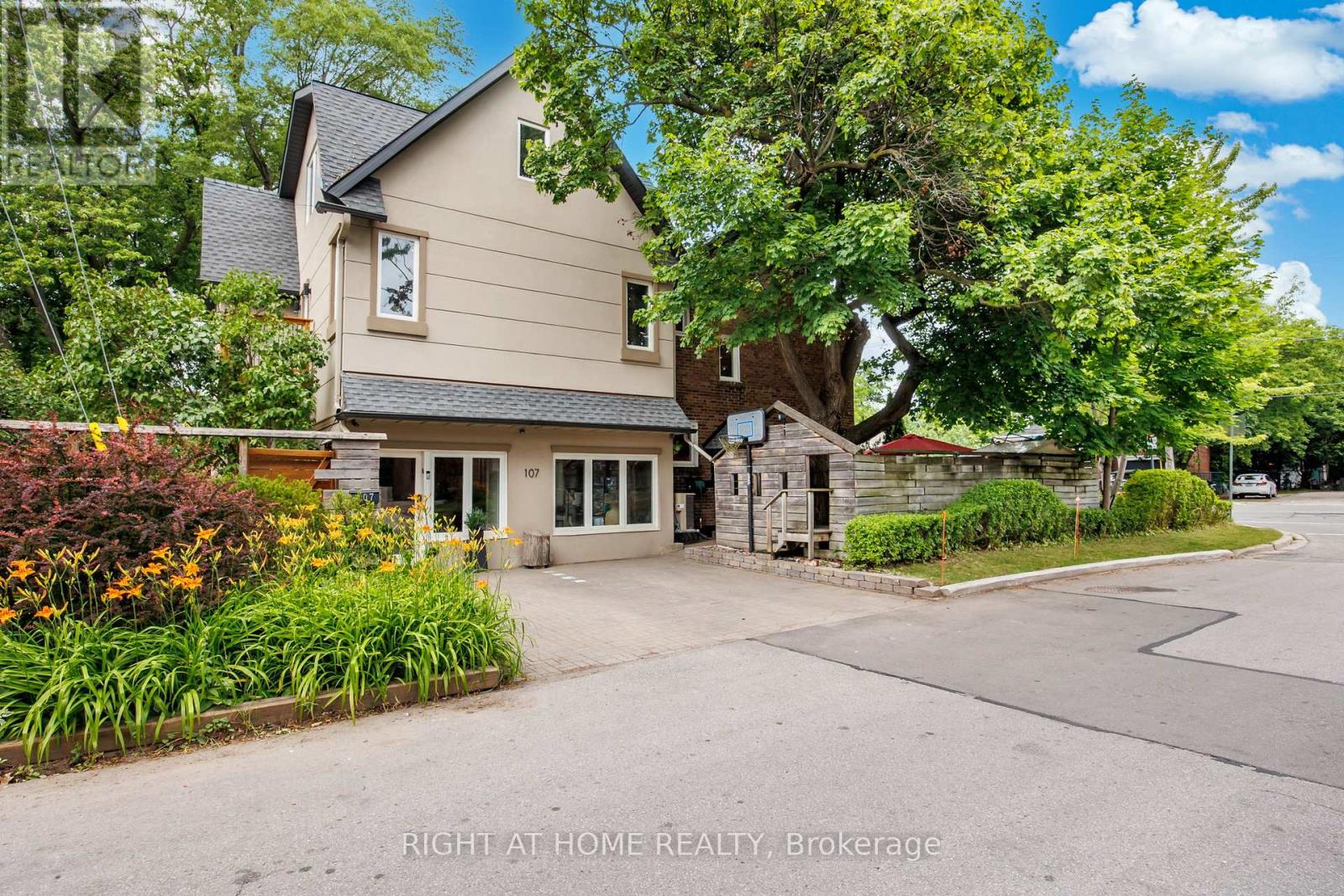 107 Otter Crescent, Toronto (Bedford Park-Nortown), Ontario  M5N 2W9 - Photo 2 - C12752054