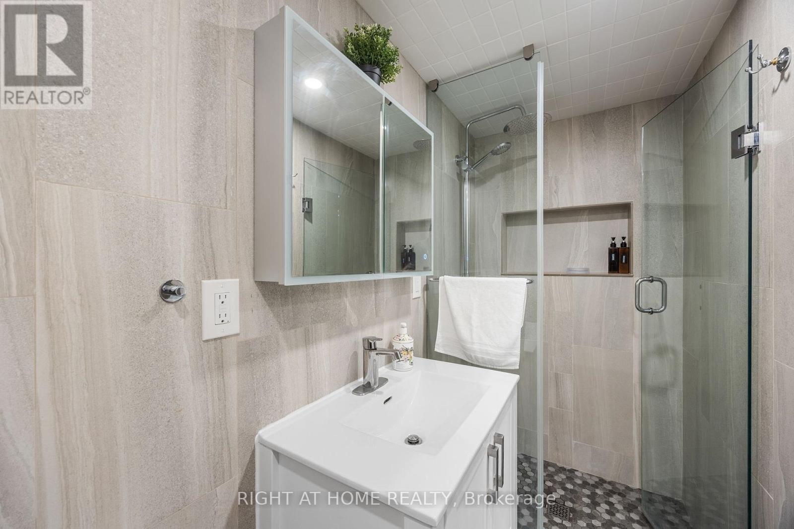 107 Otter Crescent, Toronto (Bedford Park-Nortown), Ontario  M5N 2W9 - Photo 35 - C12752054