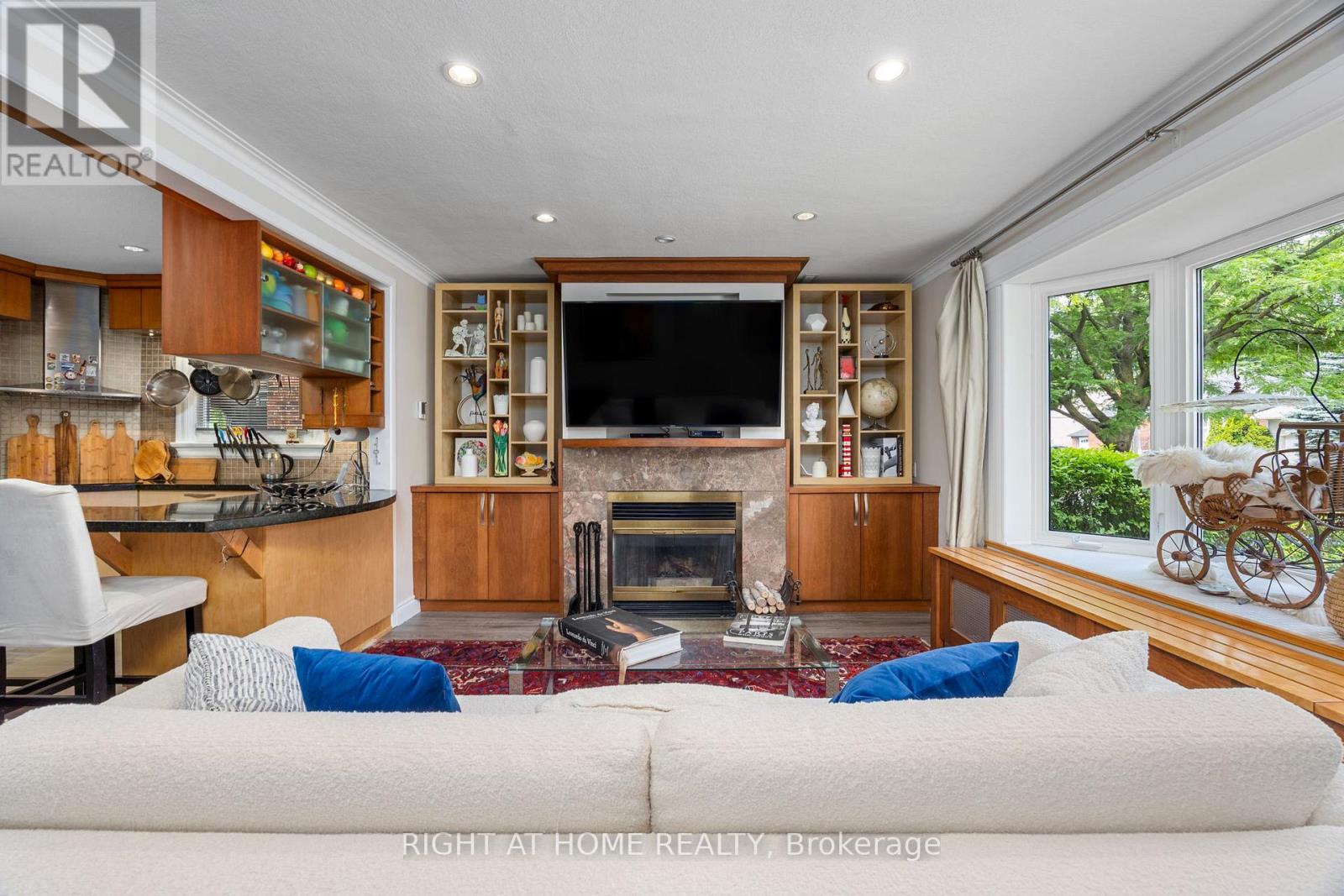 107 Otter Crescent, Toronto (Bedford Park-Nortown), Ontario  M5N 2W9 - Photo 7 - C12752054