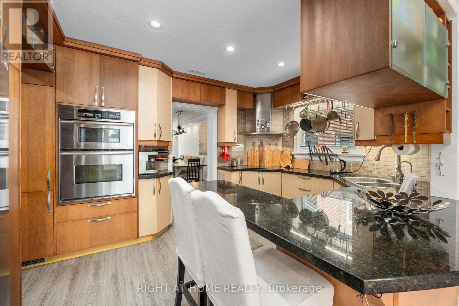 107 Otter Crescent, Toronto (Bedford Park-Nortown), Ontario  M5N 2W9 - Photo 8 - C12752054