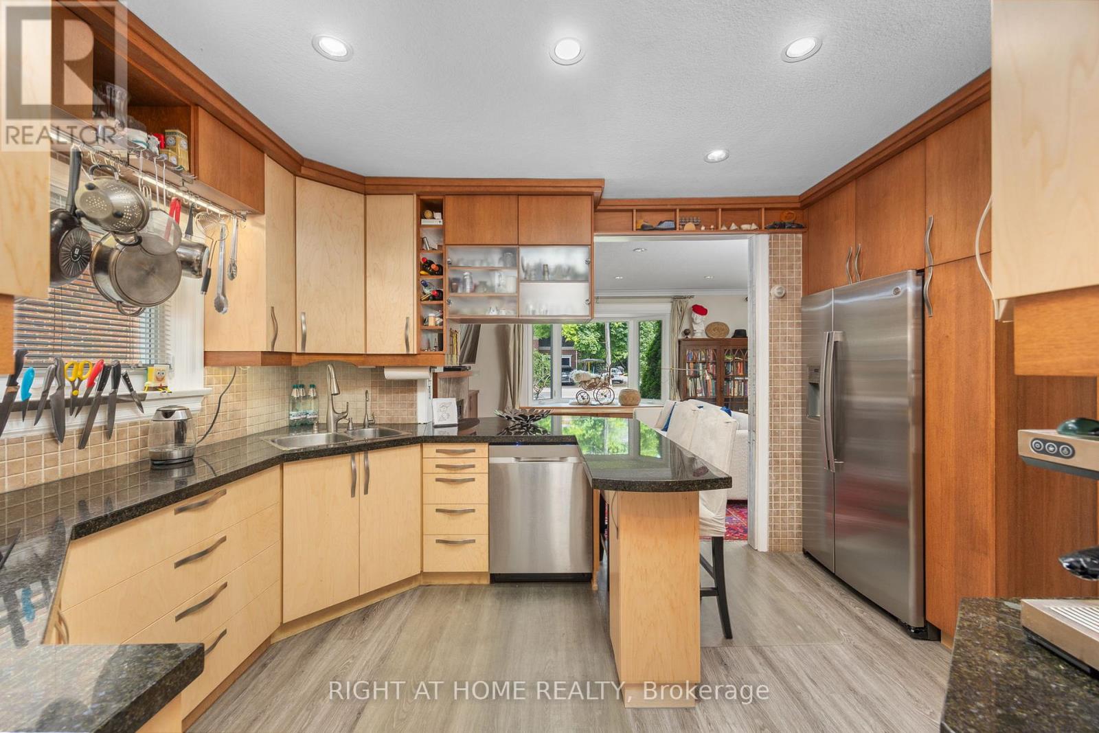 107 Otter Crescent, Toronto (Bedford Park-Nortown), Ontario  M5N 2W9 - Photo 9 - C12752054