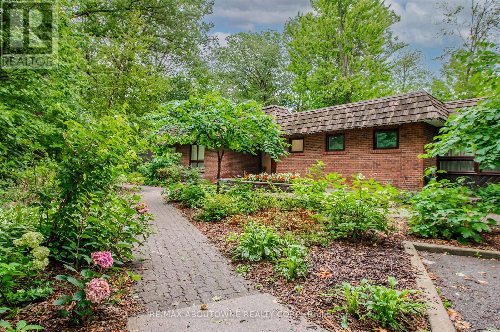 903 - 1110 Walden Circle, Mississauga, Ontario  L5J 4R3 - Photo 3 - W12752050