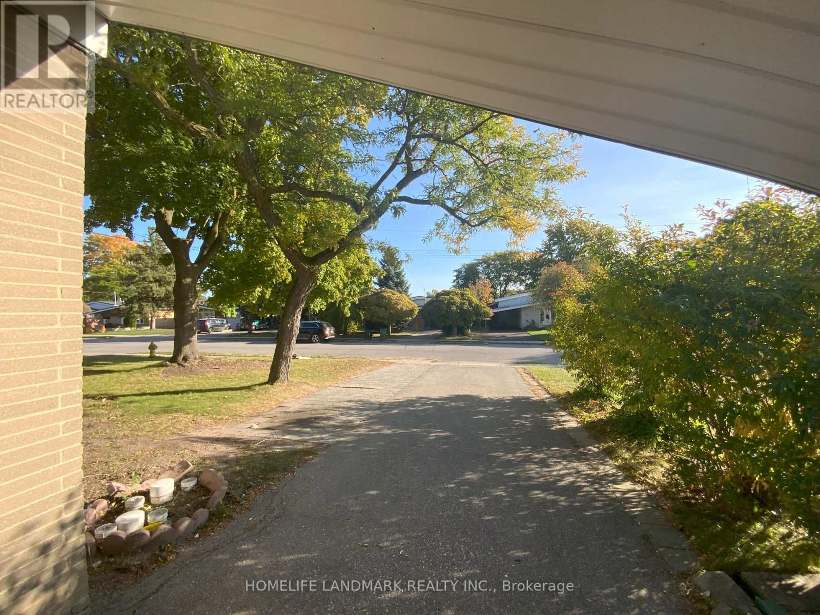 70 HOLFORD CRESCENT, Toronto, Ontario