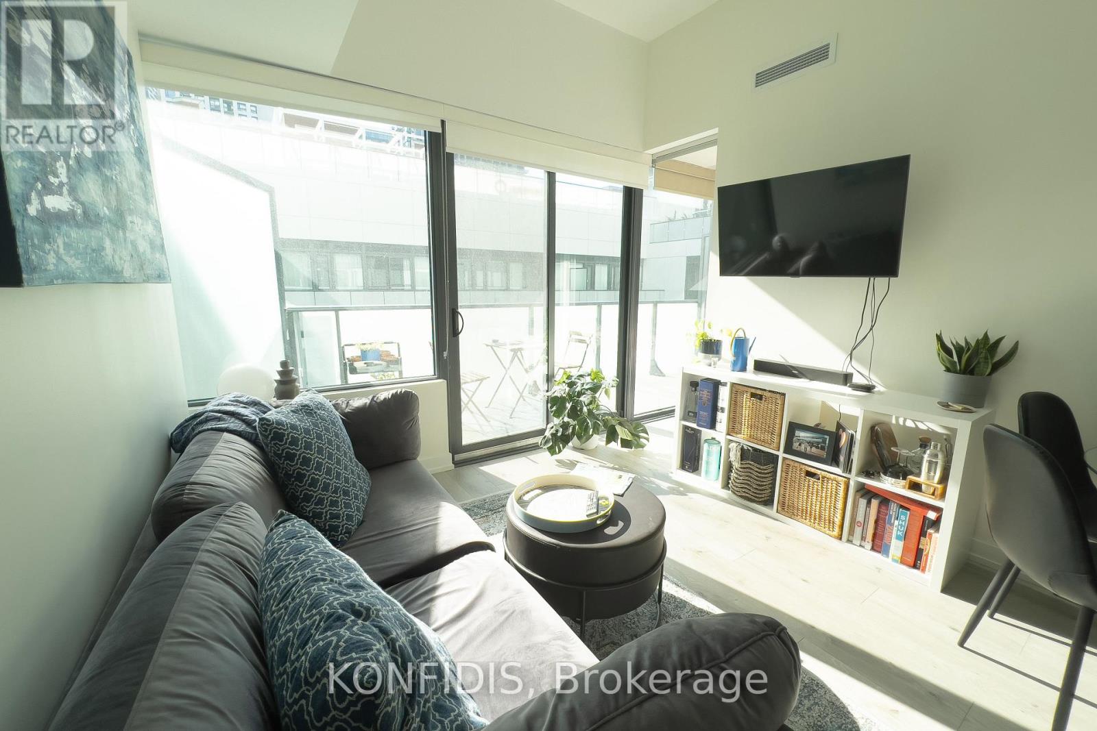 732 - 161 Roehampton Avenue, Toronto, Ontario  M4P 0C8 - Photo 3 - C12752094