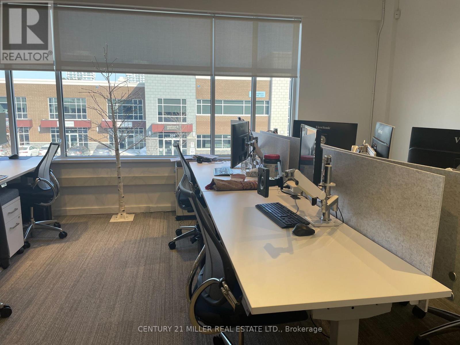 14-A - 225 Speers Road, Oakville, Ontario  L6K 0J4 - Photo 2 - W12752076