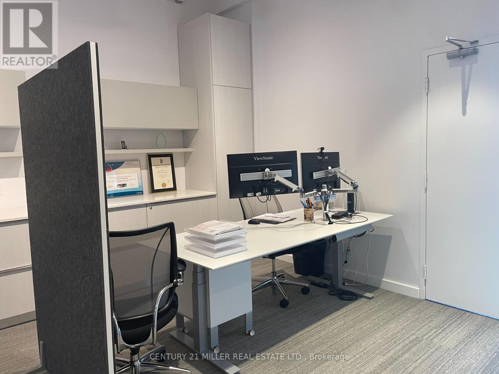 14-A - 225 Speers Road, Oakville, Ontario  L6K 0J4 - Photo 4 - W12752076