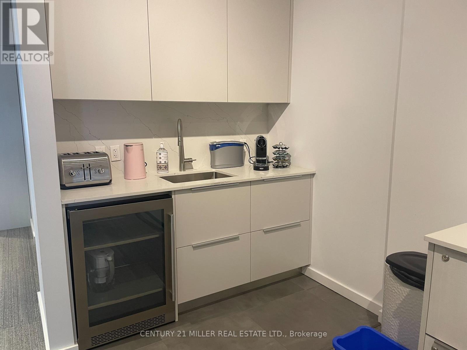 14-A - 225 Speers Road, Oakville, Ontario  L6K 0J4 - Photo 5 - W12752076