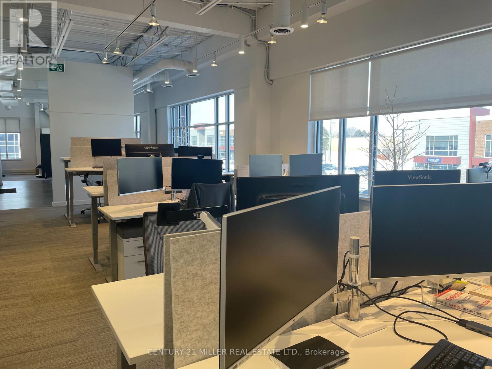 14-A - 225 Speers Road, Oakville, Ontario  L6K 0J4 - Photo 3 - W12752076