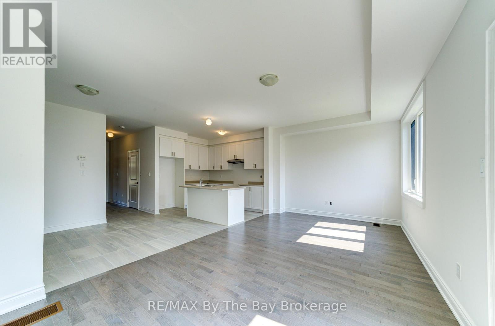 42 Lisa Street, Wasaga Beach, Ontario  L9Z 1J9 - Photo 15 - S12752118