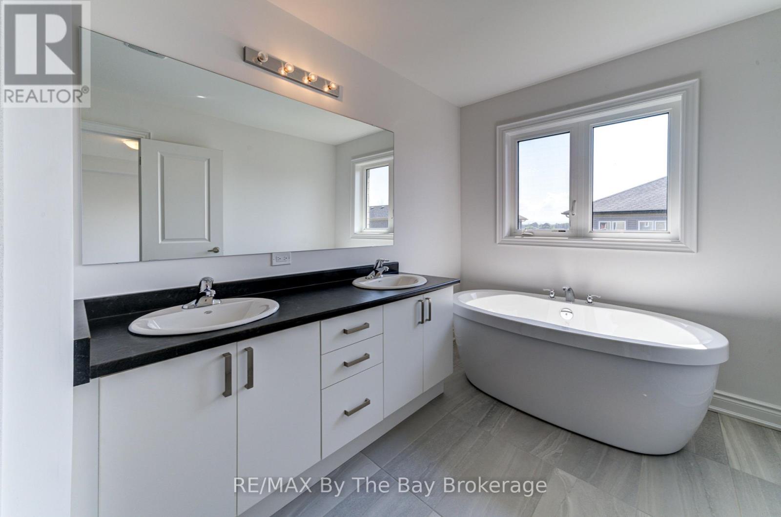 42 Lisa Street, Wasaga Beach, Ontario  L9Z 1J9 - Photo 21 - S12752118