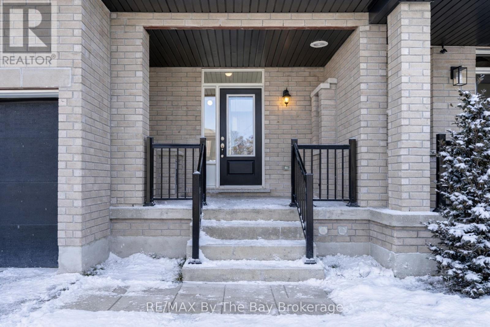 42 Lisa Street, Wasaga Beach, Ontario  L9Z 1J9 - Photo 3 - S12752118