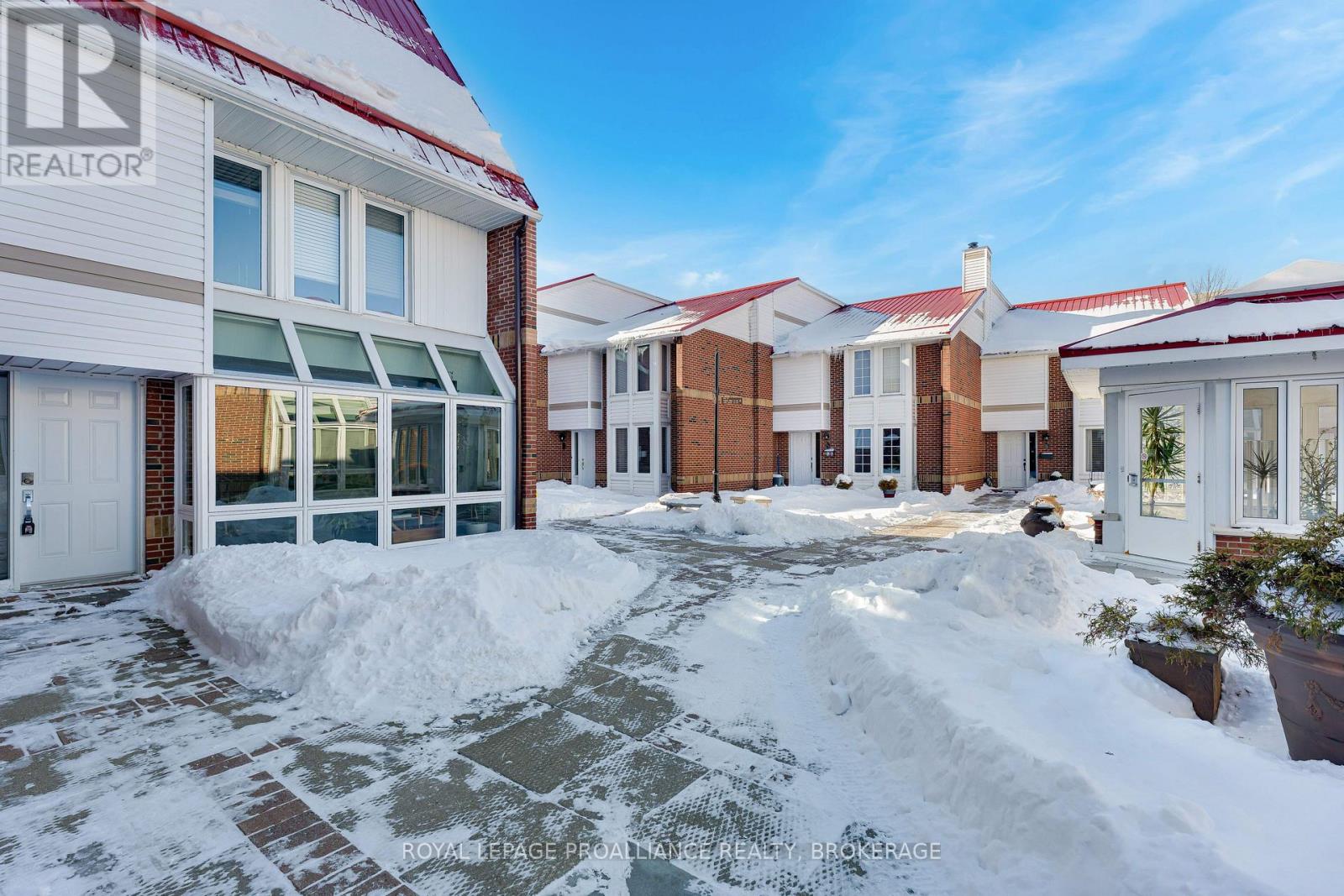 48 - 1 Place D'armes, Kingston, Ontario  K7K 6S2 - Photo 2 - X12752120