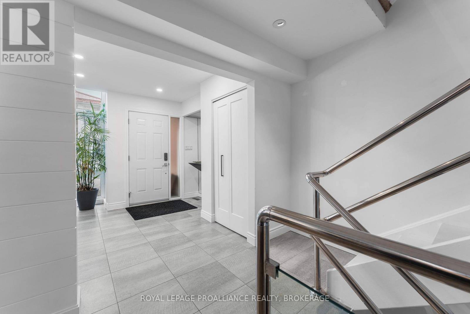 48 - 1 Place D'armes, Kingston, Ontario  K7K 6S2 - Photo 4 - X12752120