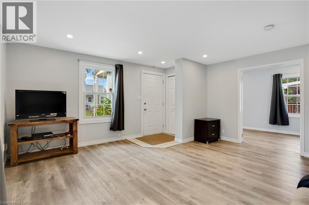 50 Sixth Avenue, Brantford, Ontario  N3S 1A7 - Photo 3 - 40801810