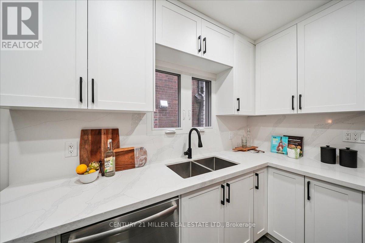 94 Castlewood Road, Toronto, Ontario  M5N 2L4 - Photo 9 - C12752176