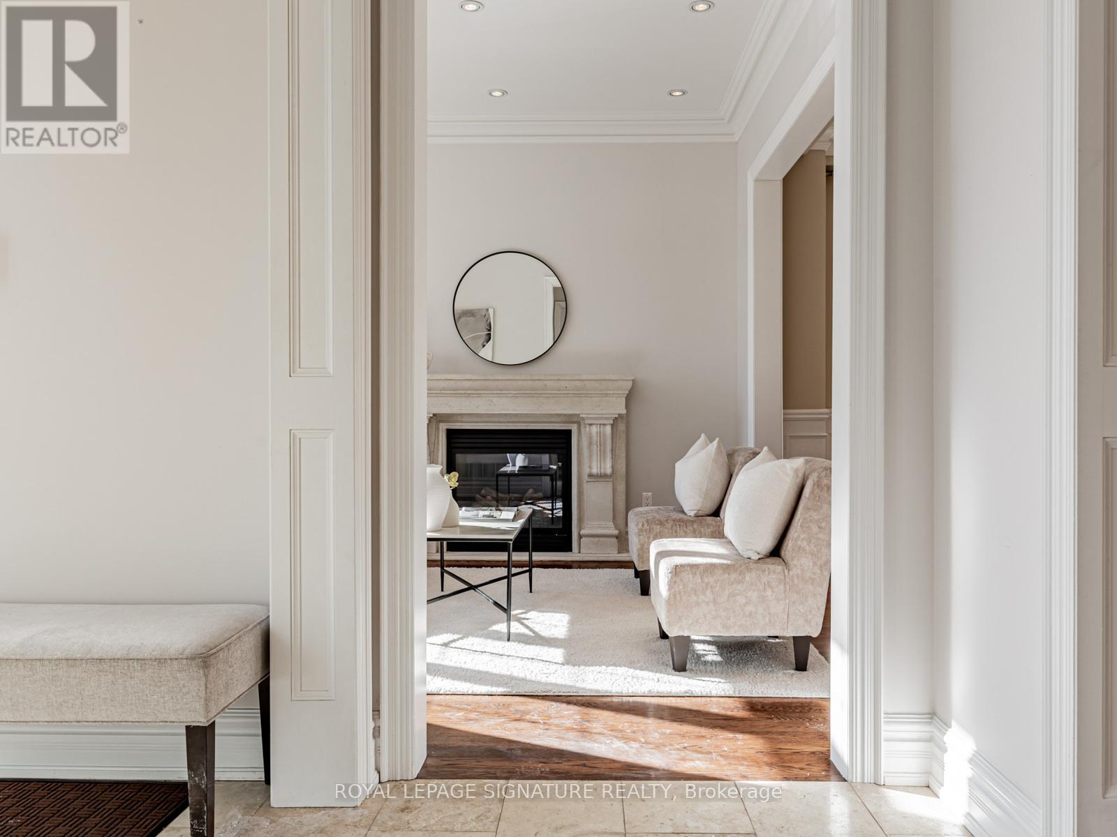 472 Deloraine Avenue, Toronto, Ontario  M5M 2B8 - Photo 5 - C12752188