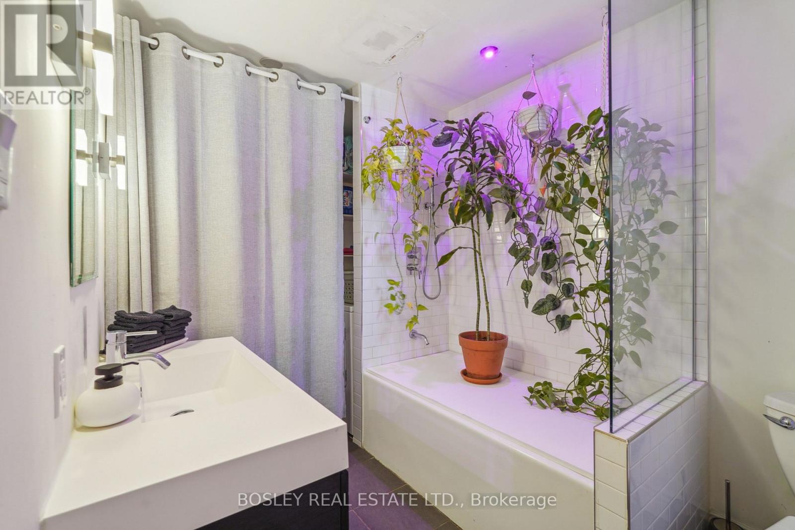 890 Queen Street W, Toronto (Trinity-Bellwoods), Ontario  M6J 1G3 - Photo 14 - C12752206