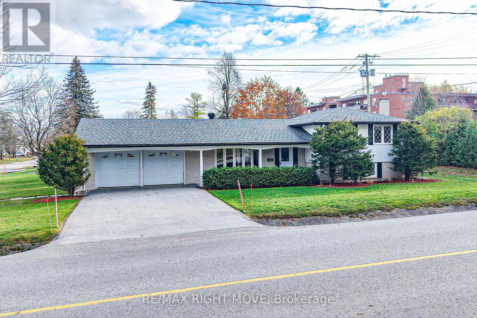 437 Highland Avenue, Orillia, Ontario  L3V 4E8 - Photo 2 - S12752132