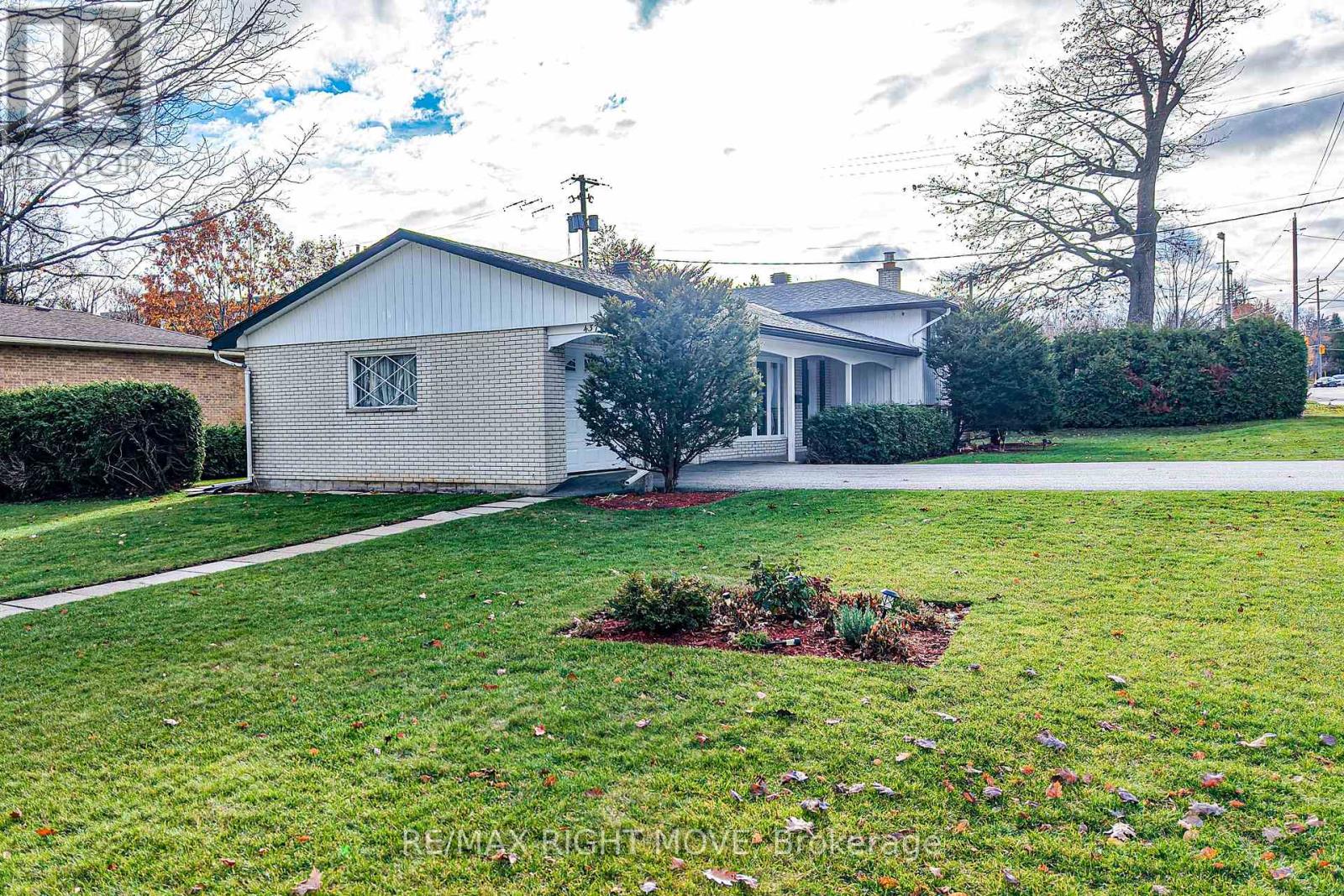 437 Highland Avenue, Orillia, Ontario  L3V 4E8 - Photo 3 - S12752132