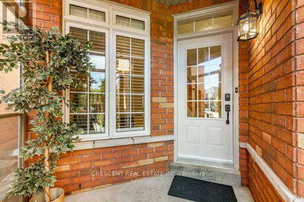 5971 Stonebriar Crescent, Mississauga, Ontario  L5V 2T9 - Photo 2 - W12752108