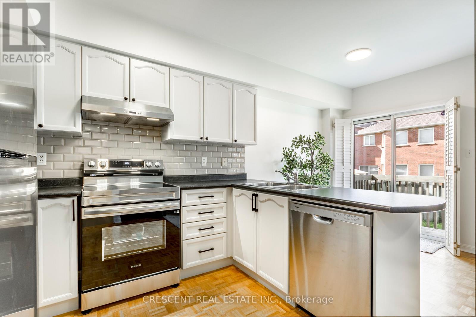 5971 Stonebriar Crescent, Mississauga, Ontario  L5V 2T9 - Photo 6 - W12752108