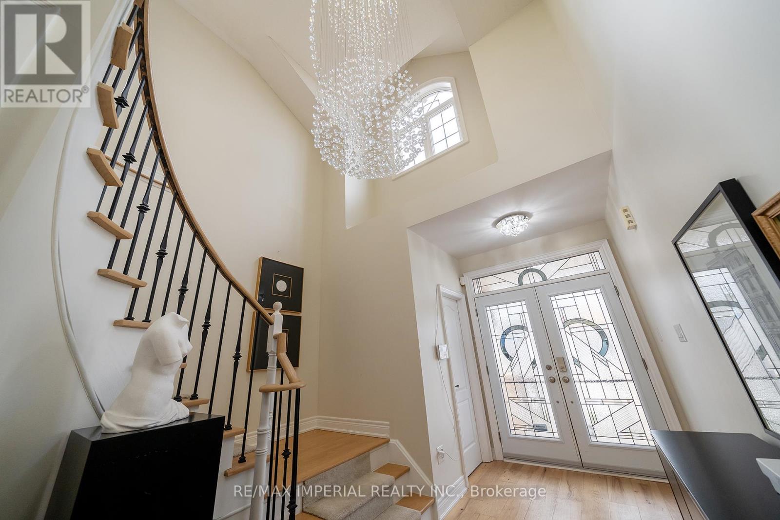 2252 Pine Glen Road, Oakville, Ontario  L6M 0G5 - Photo 4 - W12752116