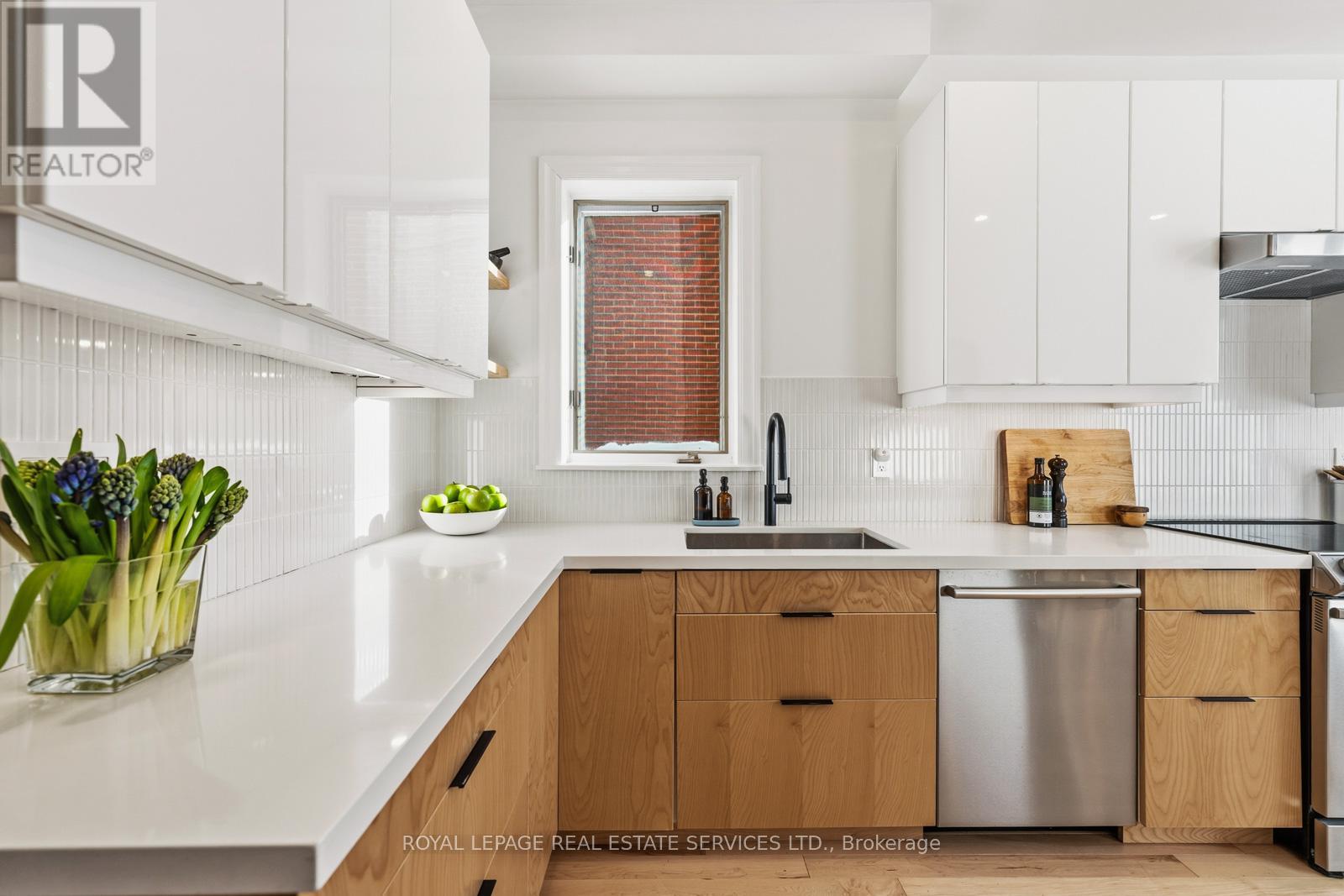 266 Delaware Avenue, Toronto, Ontario  M6H 2T6 - Photo 14 - W12752164