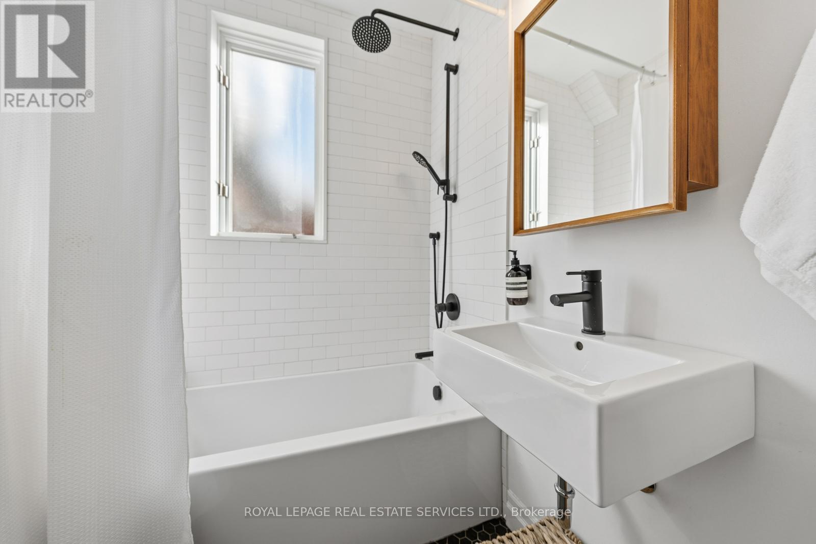 266 Delaware Avenue, Toronto, Ontario  M6H 2T6 - Photo 32 - W12752164