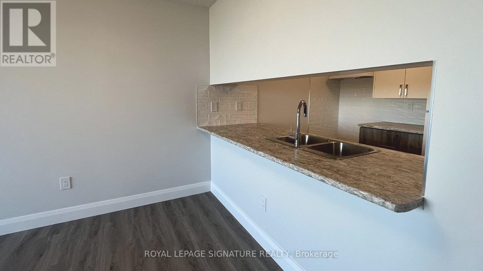 1103 - 10 Laurelcrest Street, Brampton, Ontario  L6S 5Y3 - Photo 6 - W12752214