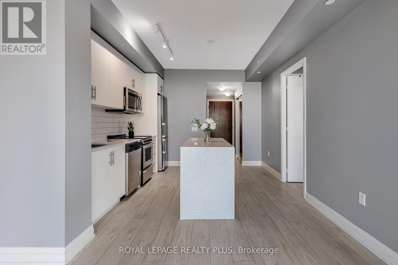 701 - 509 Dundas Street W, Oakville, Ontario  L6M 1L9 - Photo 5 - W12752222