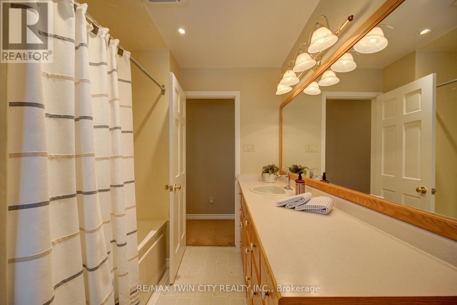 8 Wildflower Lane, Brantford, Ontario  N3R 6B4 - Photo 26 - X12752180