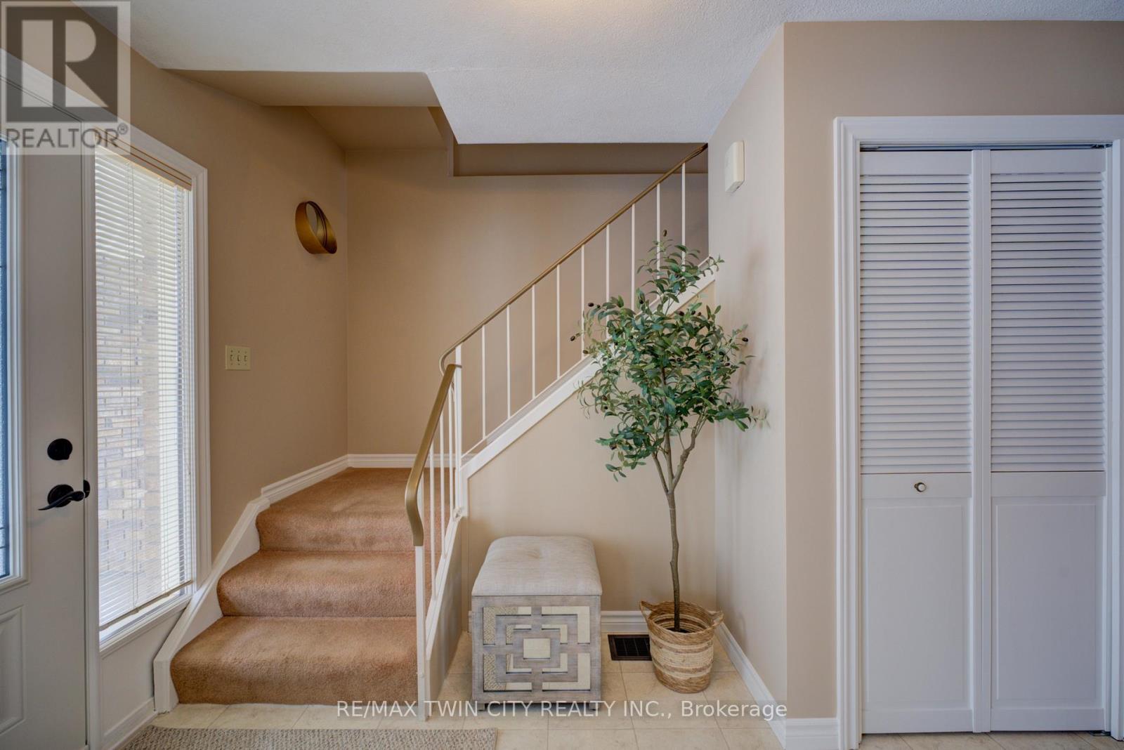 8 Wildflower Lane, Brantford, Ontario  N3R 6B4 - Photo 4 - X12752180