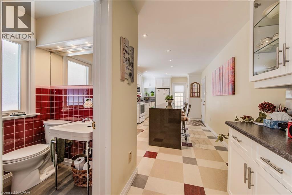 203 Macdonald Place, Waterloo, Ontario  N2L 1L2 - Photo 13 - 40800839