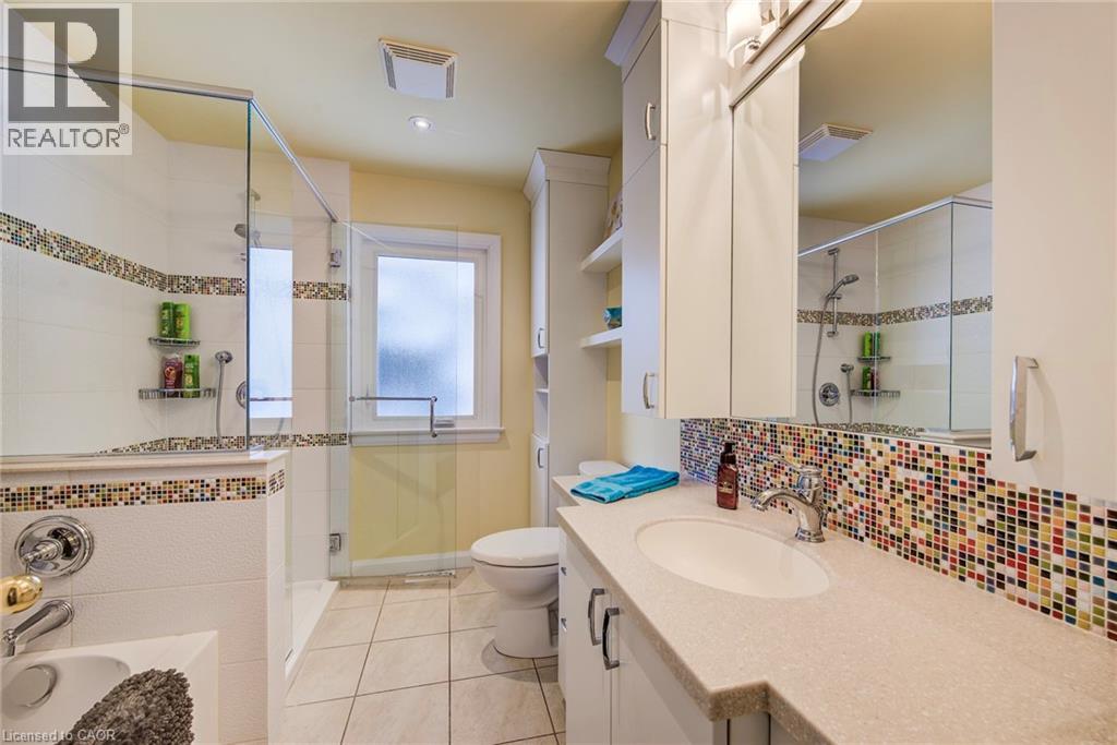 203 Macdonald Place, Waterloo, Ontario  N2L 1L2 - Photo 33 - 40800839