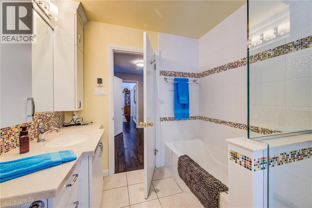 203 Macdonald Place, Waterloo, Ontario  N2L 1L2 - Photo 34 - 40800839