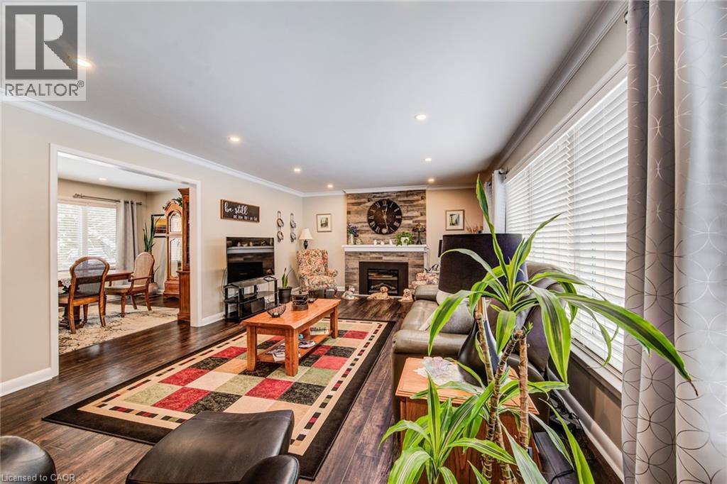 203 Macdonald Place, Waterloo, Ontario  N2L 1L2 - Photo 5 - 40800839