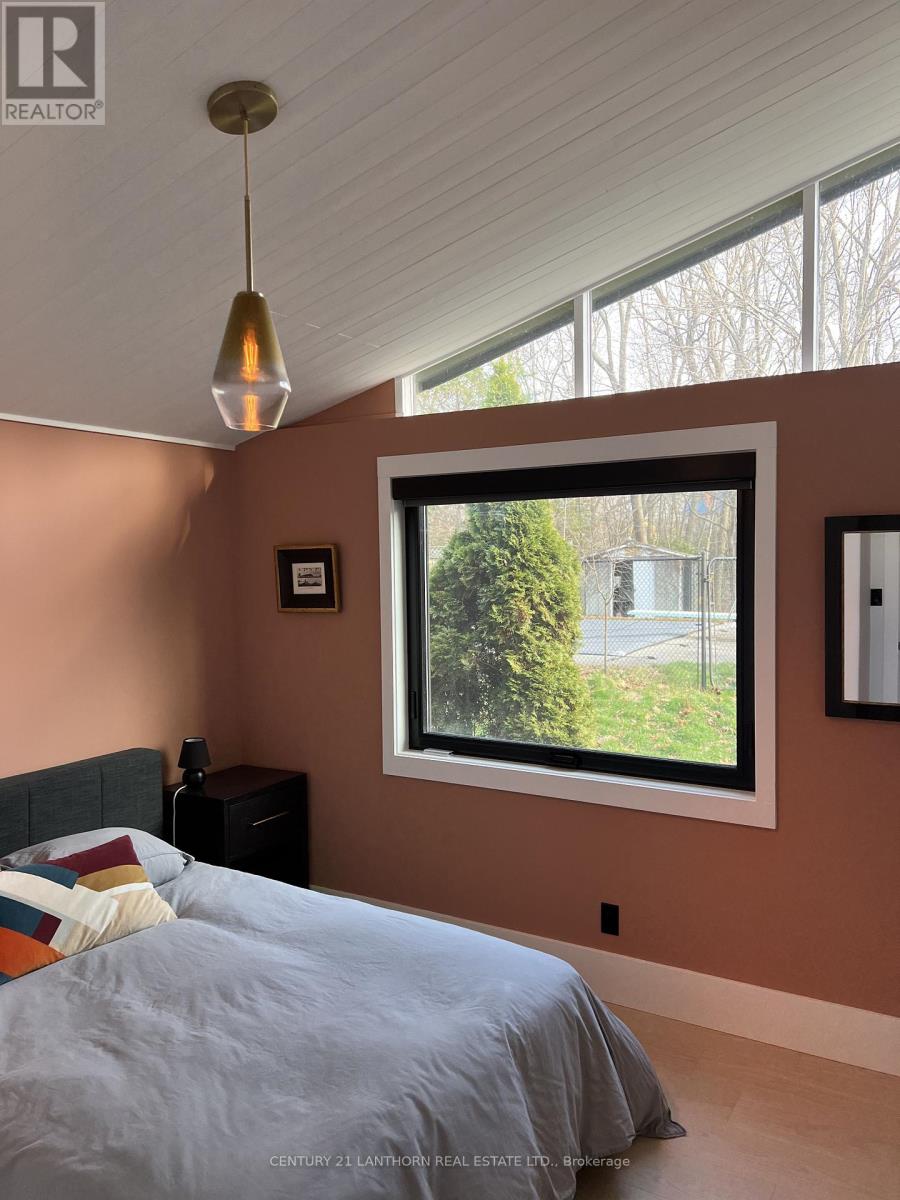 240 Salmon Point Road, Prince Edward County, Ontario  K0K 1P0 - Photo 14 - X12752348