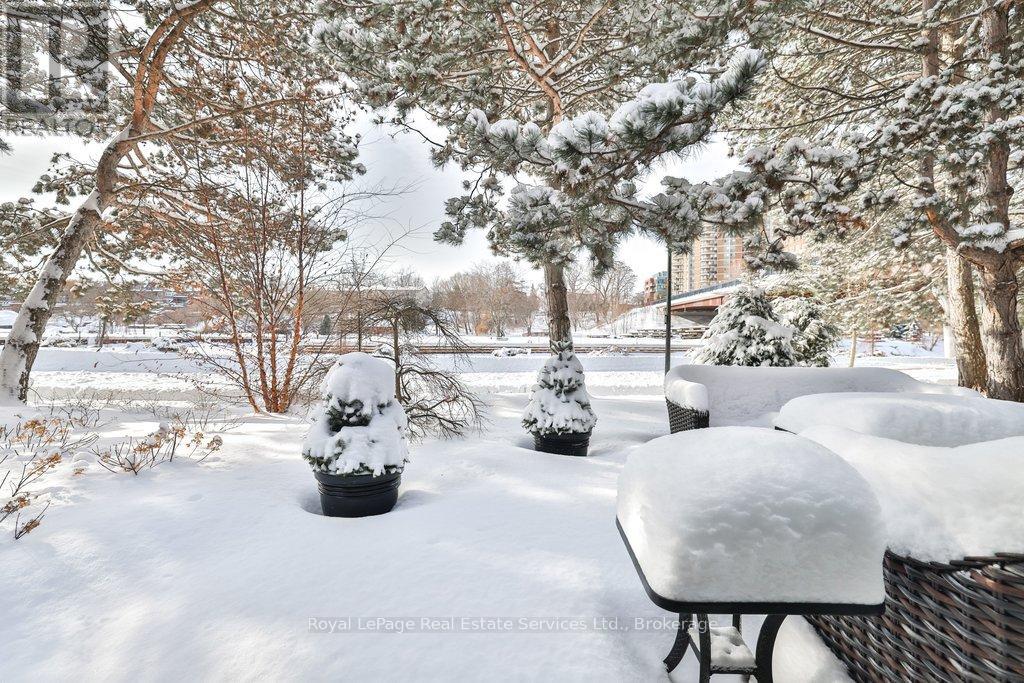 102 - 100 Lakeshore Road E, Oakville, Ontario  L6J 6M9 - Photo 17 - W12752230