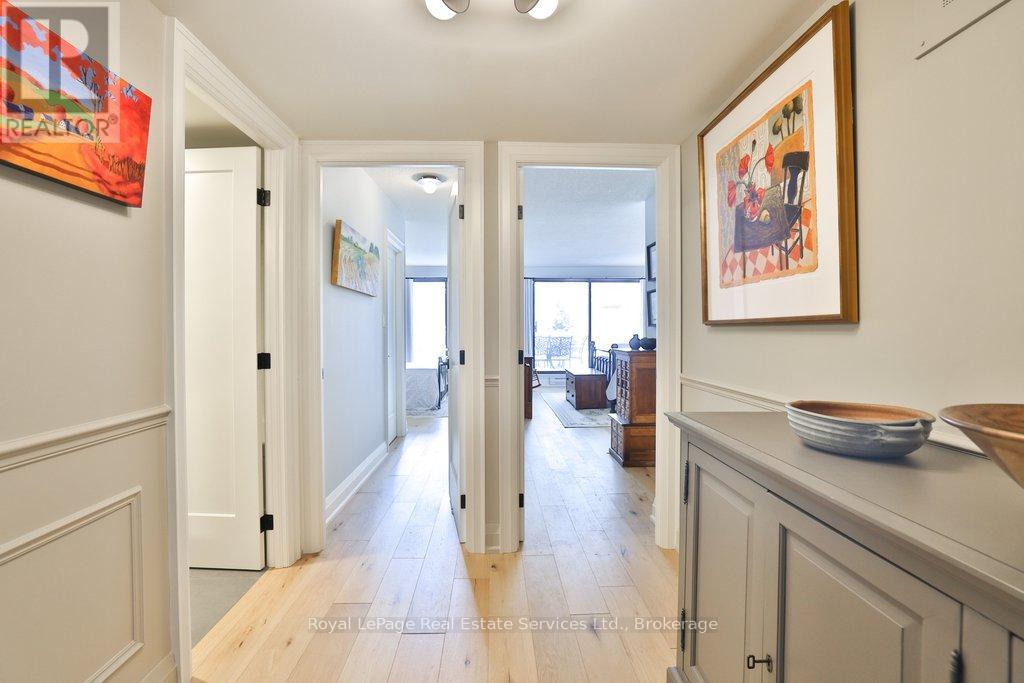 102 - 100 Lakeshore Road E, Oakville, Ontario  L6J 6M9 - Photo 18 - W12752230