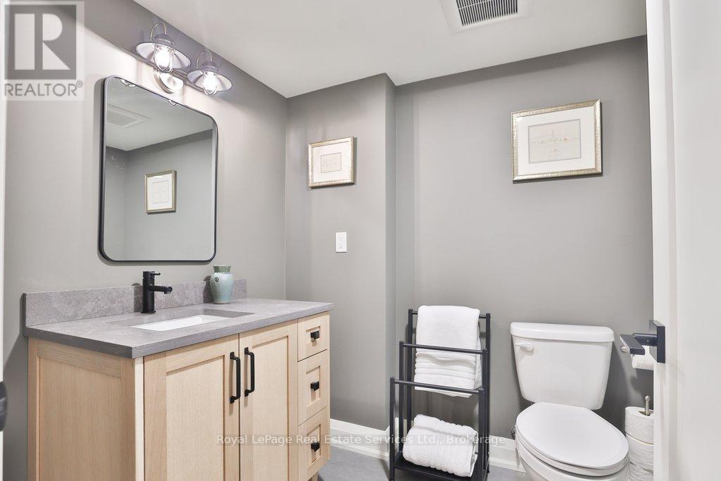 102 - 100 Lakeshore Road E, Oakville, Ontario  L6J 6M9 - Photo 19 - W12752230