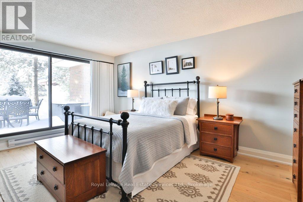 102 - 100 Lakeshore Road E, Oakville, Ontario  L6J 6M9 - Photo 22 - W12752230